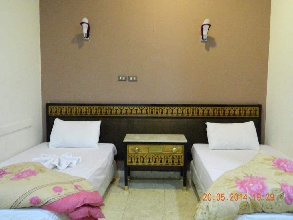 One Season Hostel Kairo Bagian luar foto